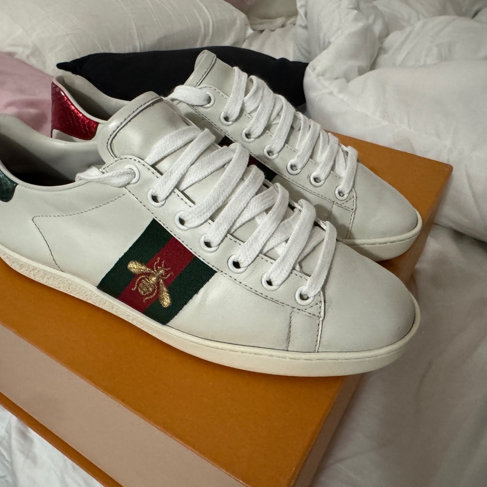 Gucci White and Green Sneakers with Iconic Stripes